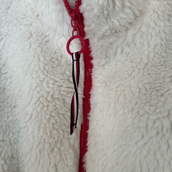 Tommy Hilfiger women’s White Fleece Jacket with Red Zipper - Picture 3 of 7